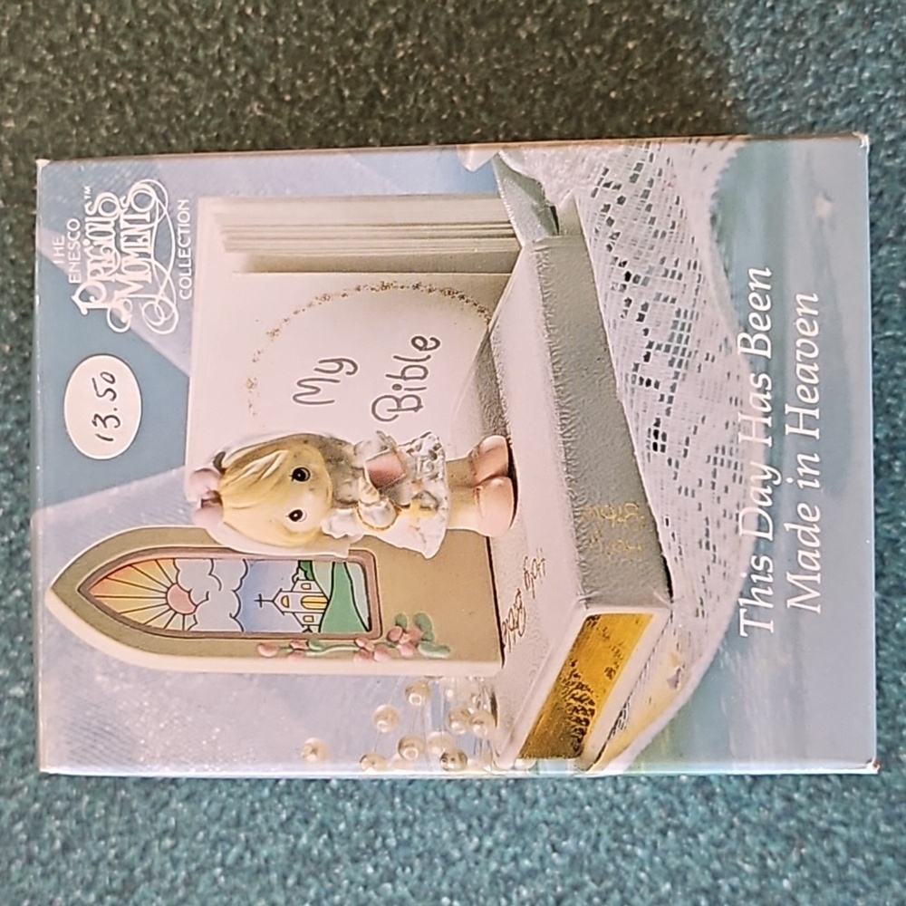 Vintage Precious Moments mini Bible holder with mini bible